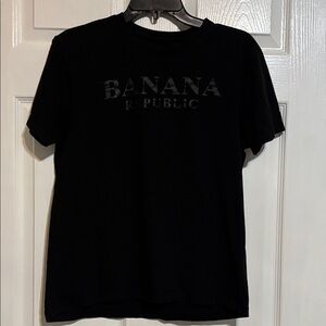 Banana Republic black tee